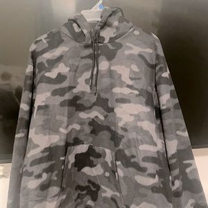 ‼️(SOLD)‼️Men’s Gray and Black Camouflage Warm Fleece Jacket